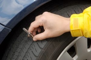 Kiểm tra lốp xe