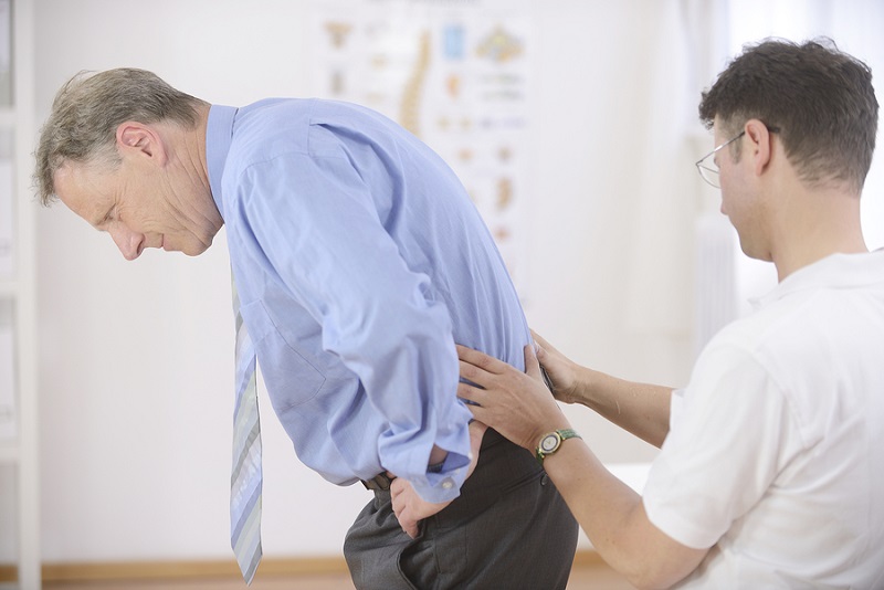 Bệnh đau lưng mỏi gối ở người lớn tuổi