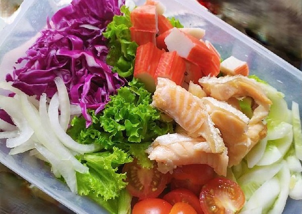 Salad rau lườn cá hồi