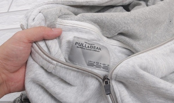 Áo khoác vải da cá của Pull&Bear