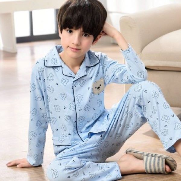 Pijama dài tay cho bé trai giúp bé ấm áp trong mùa đông lạnh.