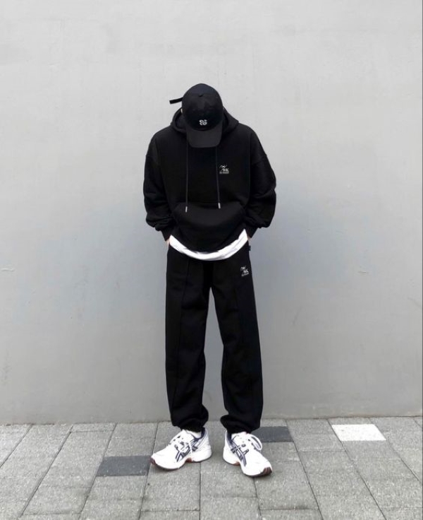 phối đồ hoodie với set full đen