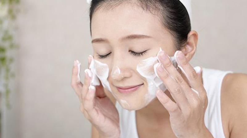 Những Lưu Ý Khi Sử Dụng Sữa rửa mặt Niacinamide