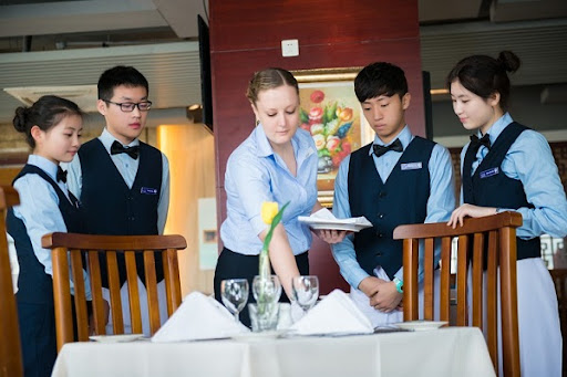 Chuyên ngành khách sạn học gì