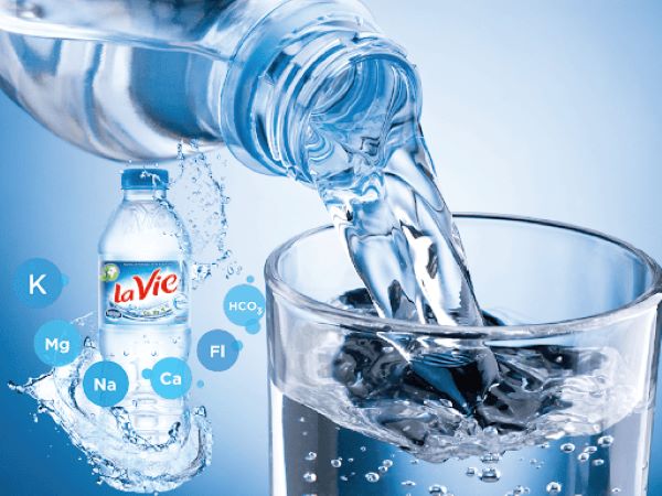 Người vận động nhiều nên chọn loại nước khoáng có nhiều khoáng chất
