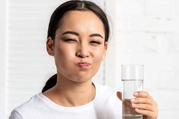 Trị sưng nướu răng tại nhà bằng nước muối 