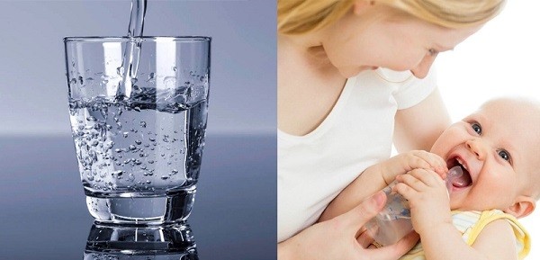 Không dùng nước có ga hay nước khoáng cao cho bé sơ sinh