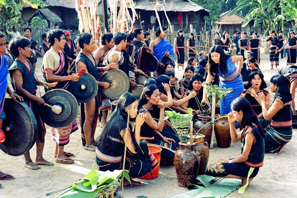 Trải nghiệm văn hóa địa phương