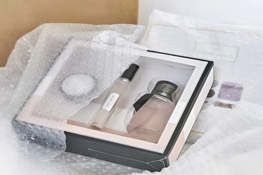 Bao bọc hàng dễ vỡ bằng túi xốp nổ như thủy tinh, gốm sứ, mỹ phẩm