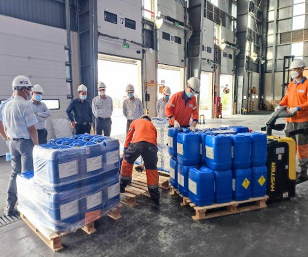 Nhân viên dễ phân biệt hóa chất