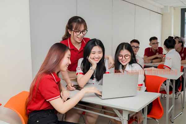 Nữ học ngành Marketing