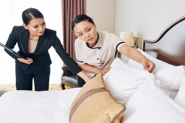 Nữ học ngành quản trị khách sạn
