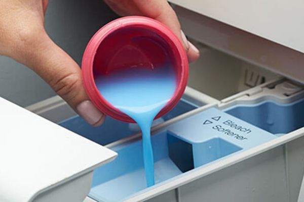 Sử dụng nước giặt và nước xả vải giữ hương thơm lâu