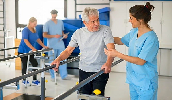 Tập thể dục nhẹ nhàng sau mổ