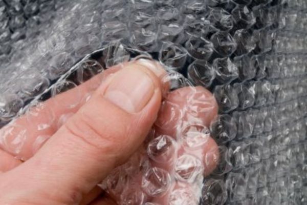 Đóng gói nhanh chóng, tiện lợi với túi xốp khí chống sốc