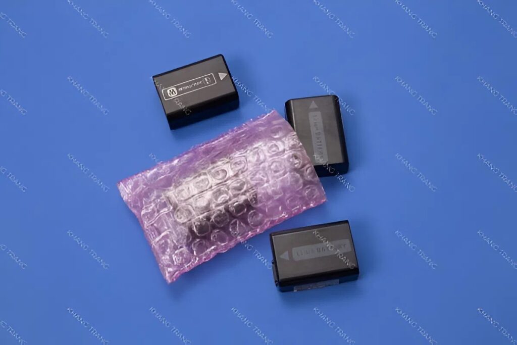 Túi xốp nổ được làm từ nhựa PE polyethylene chống va đập