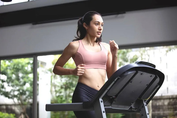 Tập thể dục bằng máy chạy bộ có tốt không