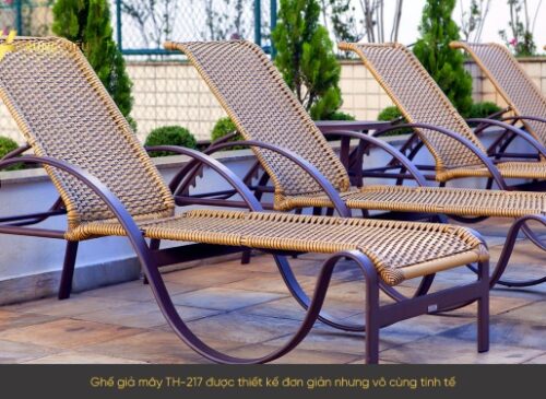 Giường tắm nắng phù hợp cho không gian hồ bơi