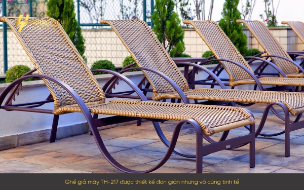 Giường tắm nắng phù hợp cho không gian hồ bơi